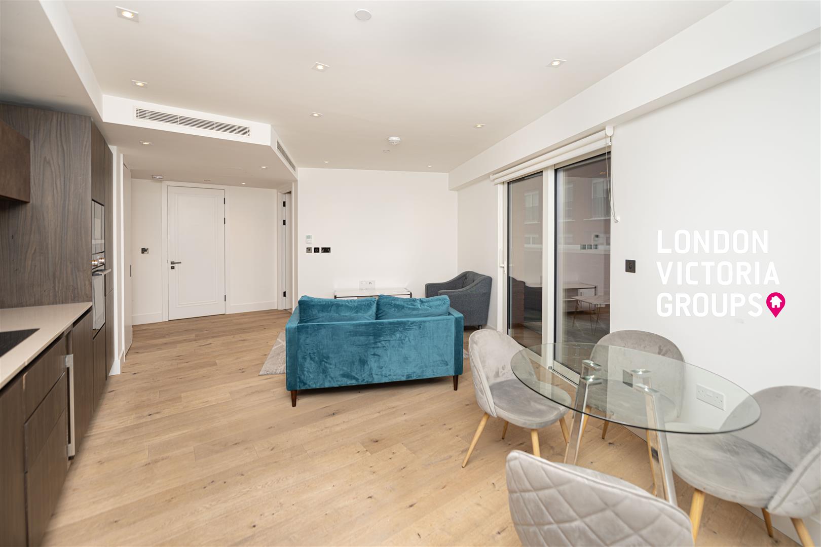 2 bed property in 7A Exchange Gardens, London